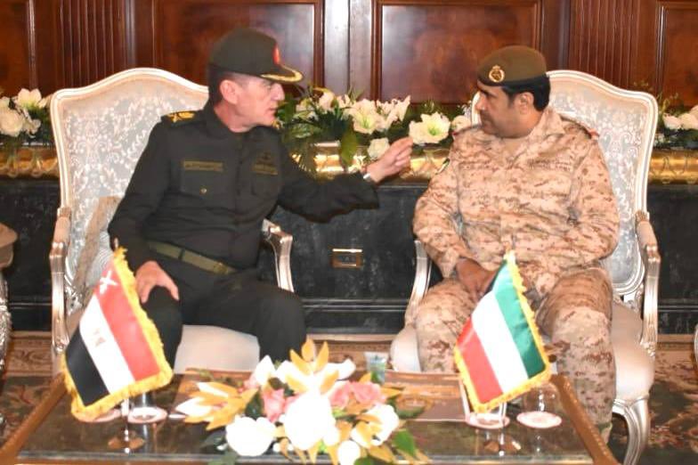 KuwaitArmyGHQ's tweet photo. وفد من كلية علي الصباح يزور الأكاديمية العسكرية المصرية 

قام وفد من كلية علي الصباح العسكرية برئاسة مساعد آمر الكليه العميد الركن فهد خالد الهيلم، بزيارة إلى مقر الأكاديمية العسكرية المصرية بمدينة مصر الجديدة. 

حيث تم خلال الزيارة الاطلاع والتعرف على منظومة التسجيل بالأكاديمية والكليات العسكرية ومراحل التقديم والشروط العامة والخاصة بالأكاديمية. كما تم اخذ جولة على مرافق الكلية وميادين اللياقة والفروسية وعلى المدارس التخصصية لطلبة الكلية الحربية. 

وتهدف الزيارة إلى تبادل الخبرات و تعزيز التعاون المشترك بمختلف المجالات التعلمية والميدانية بين الجانبين.

#الجيش_الكويتي