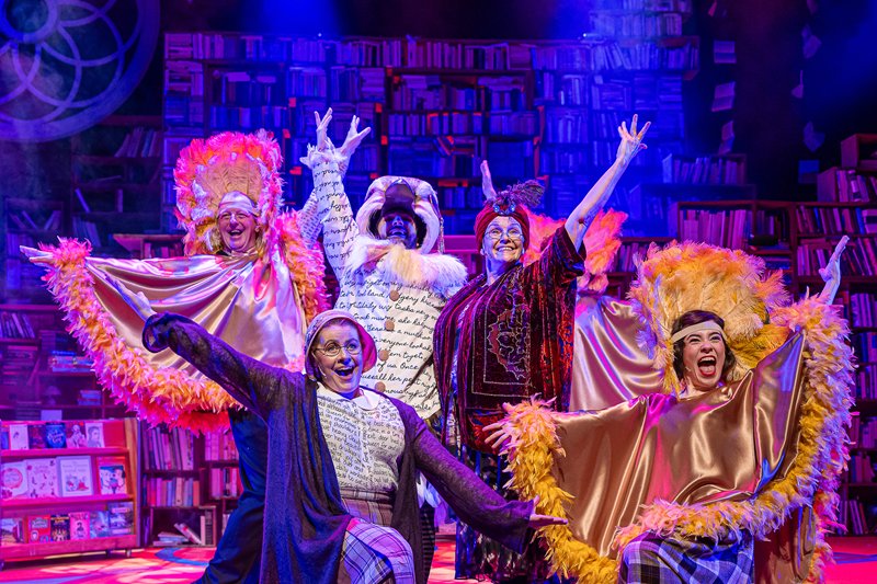 Review: The Night Before Christmas Serves Up A Festive Treat <a href="/TheMACBelfast/">The MAC</a>

Read the full review ⏬
pastiebap.com/theatre/review…