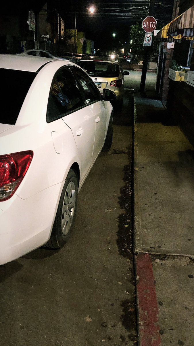 Navvv_05's tweet photo. @pollolabonita7 pero si te sabes estacionar o no? https://t.co/W6SvVnKOO2