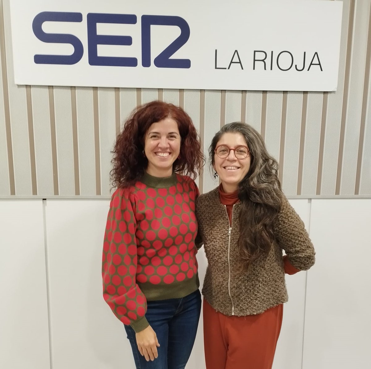 RadioRioja's tweet photo. 📚 La Alternativa con @SZarandula y Raquel Marín

 🗣️| Charla sobre el trabajo de la ilustradora riojana en 'El río', obra de Ana María Matute, sobre los recuerdos de su infancia en el antiguo Mansilla de la Sierra

🎧 #Audio | Para escuchar de nuevo 👇
https://t.co/33dVwFeb3B https://t.co/nU4y0zF5bm