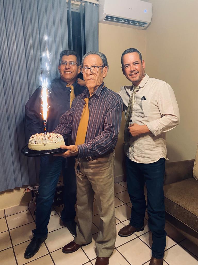 DavidNa1001's tweet photo. Cada dia te extraño más abuelo🕊 https://t.co/659k7tHs6m