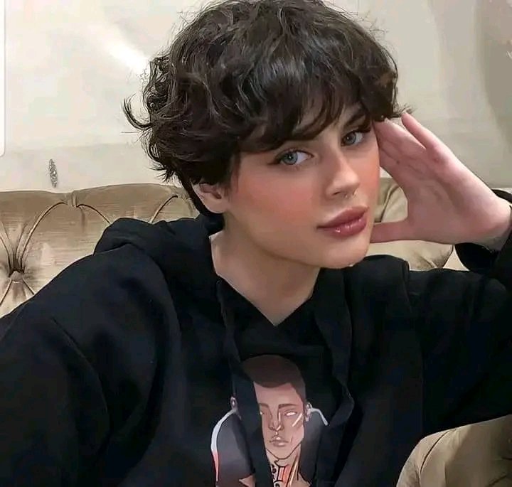 newbie_567's tweet photo. Girls who's stopping you to get this haircut 💇🥵🥵 https://t.co/G4Ip8VtVN6