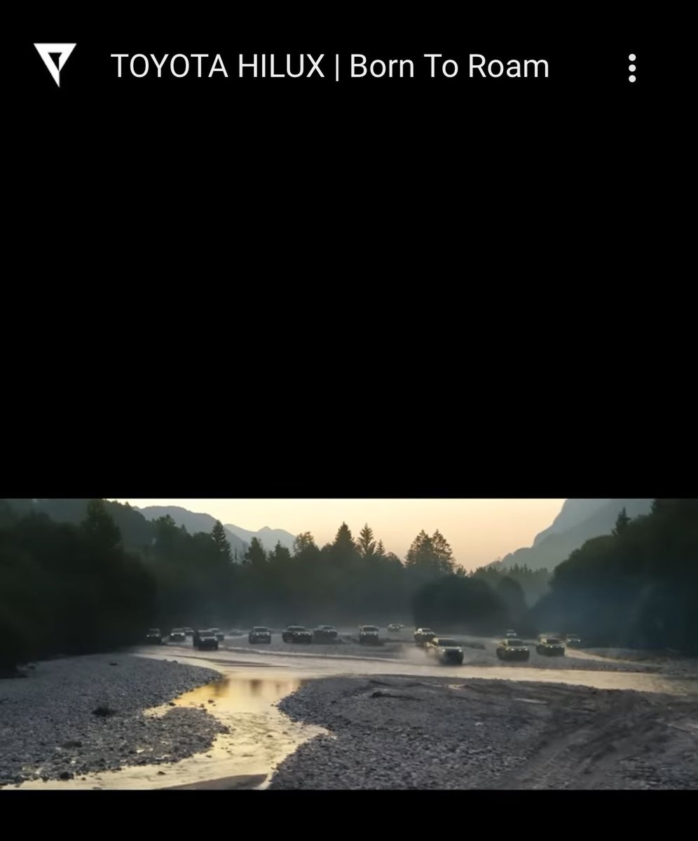 TeslamodelsT's tweet photo. ←左　Tesla cyber truck 
自然に溶け込み、地球との一体感。
右→　Toyota Hilux （イギリスCM）
砂煙をあげ自然を切り裂く破壊感。

この違いが車作りに表れてるな〜。
もうTは気候変動問題や脱炭素なんぞ無視してそのまま突き進んでもらいたい。答えは誰もわからない🙃🙃🙃 https://t.co/IKcN4VGqsT