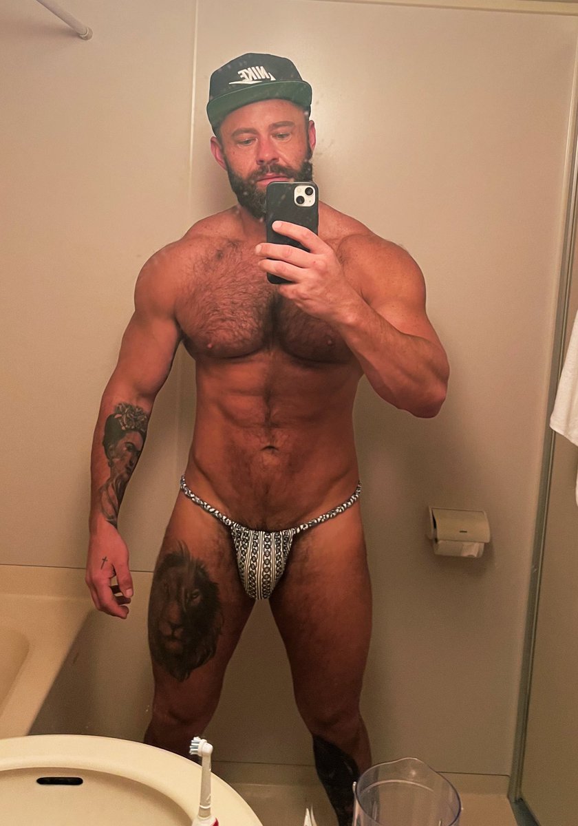 NickIsrael1's tweet photo. Japanese g banger , sumo styling 🍶🍣 #japan #musclegay #hairymen #gay https://t.co/SS7jwcJezo