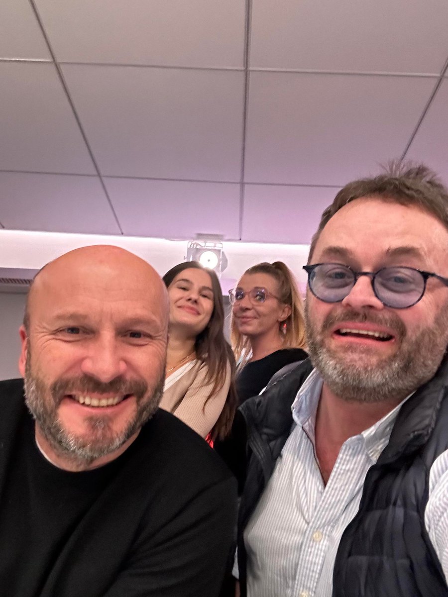 RTLmatinweekend's tweet photo. Premier week-end de décembre, ça sent Noël ! Un poil en retard pour la photo du jour mais on vous envoie plein de bonnes ondes. Merci de vous réveiller à l'écoute de RTL. https://t.co/RAYuyQoEHq