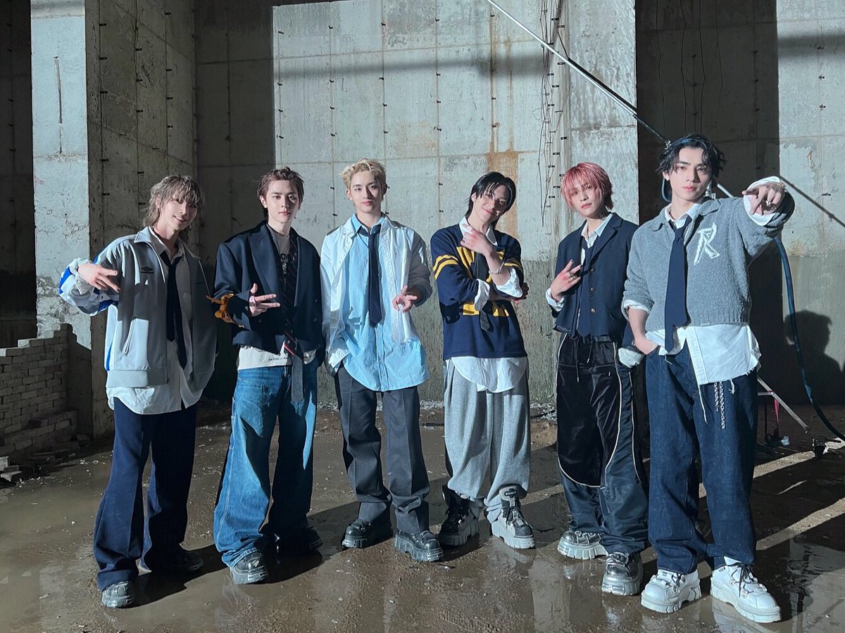 When we send you a picture of us, you know we're thinking of you again💚

#WayV #威神V 
#NoOneButYou 
#INVINCIBLE #极限 
#OnMyYouth #遗憾效应
#WayV_OnMyYouth 
#WayV_OnMyYouth_遗憾效应