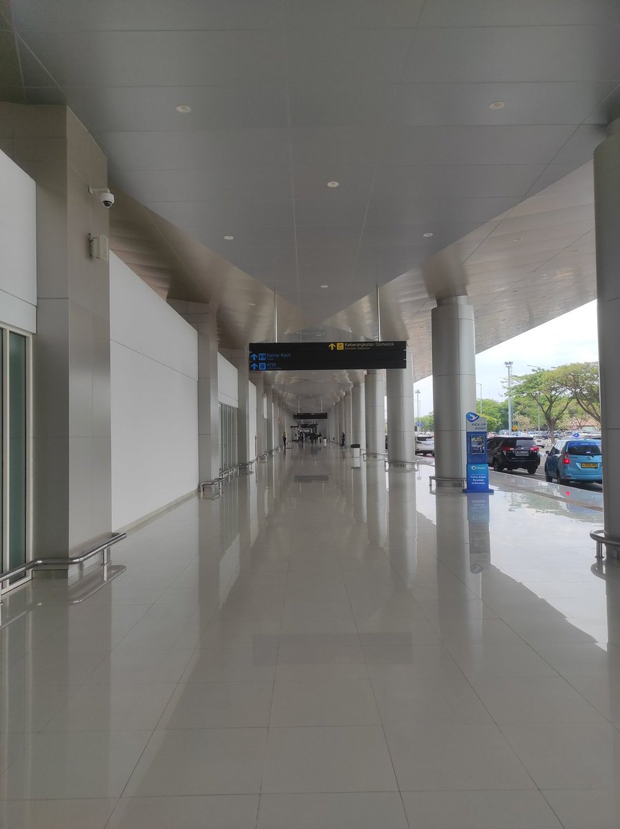 txtfromgresik's tweet image. Naik #Damri @PerumDAMRI  ini dari Juanda ke Terminal Bunder buat warga #Gresik sangat murah dan nyaman. Semoga bertahan dan exist.