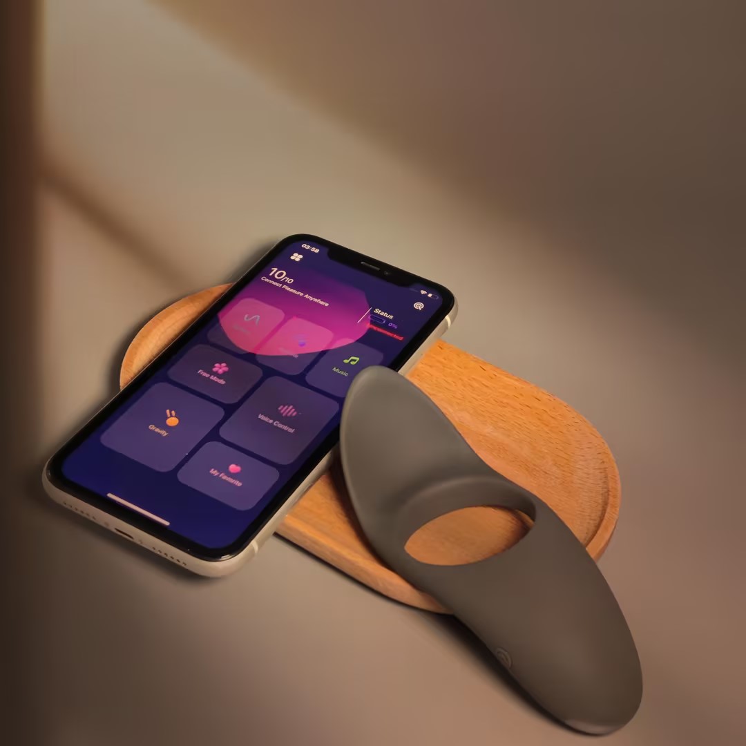 VibCrafter's tweet photo. 🙋♀️Who is it?
🎁It's the VibCrafter Janna!
🫣A vibrating cock ring that can be controlled remotely.
#vibcrafter #sextoy #pleasures #adulttoytester #sextoytesting https://t.co/cdFlc1cj1I