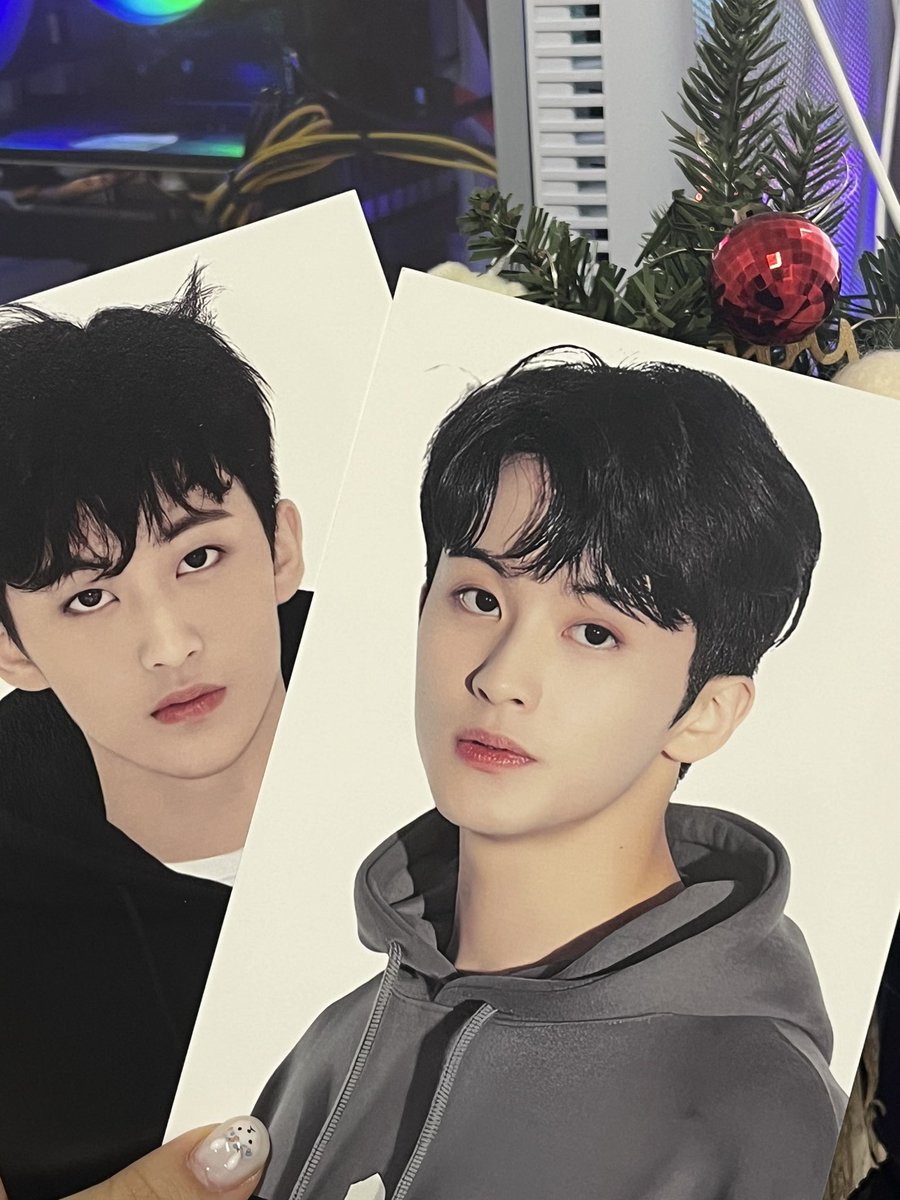 CAMEFR0M's tweet photo. 미친거 아니야 포스터 너무 맘에 들어 흐규ㅠㅠ

#마크 #nct https://t.co/uHKuU5VJPm