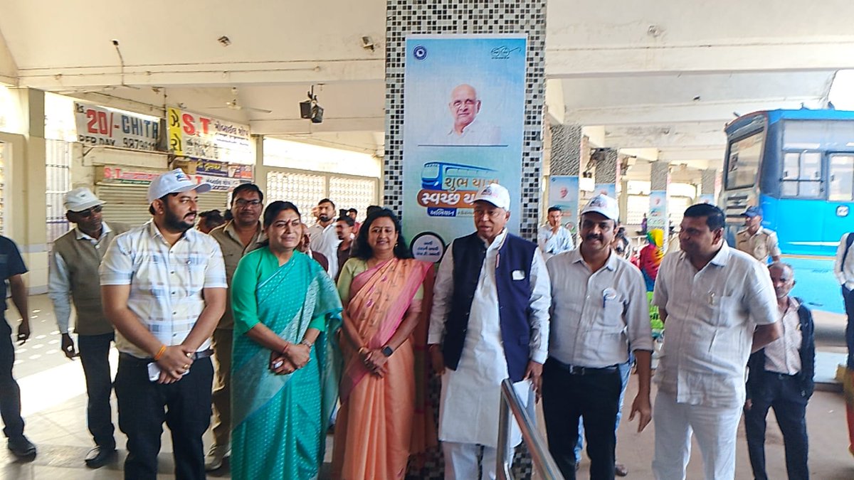 DCHIMMATNAGAR's tweet photo. આજરોજ હિંમતનગર બસ સ્ટેશન ખાતે "શુભ યાત્રા સ્વચ્છ યાત્રા"  અભિયાનનો શુભારંભ માન. ધારાસભ્યશ્રી વી. ડી ઝાલા (સાબરકાંઠા) તથા અન્ય મહાનુભાવ દ્વારા કરવામાં આવેલ.
#shubhyatraswachyatra
#GujaratST
@sanghaviharsh
@OfficialGsrtc https://t.co/GlncaP2Lpp