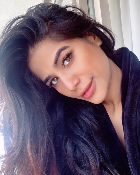 Just a girl with a dream and a balcony&hellip; https://t.co/YgKlrPsop3<a href="/tag/jaishreeram"class="tags"><span>#jaishreeram</span></a><a href="/tag/ayodharammandir"class="tags"><span>#ayodharammandir</span></a><a href="/tag/rammandirpranprathistha"class="tags"><span>#rammandirpranprathistha</span></a>