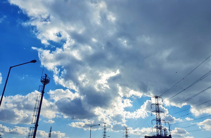 「cloudy sky utility pole」 illustration images(Latest)｜2pages