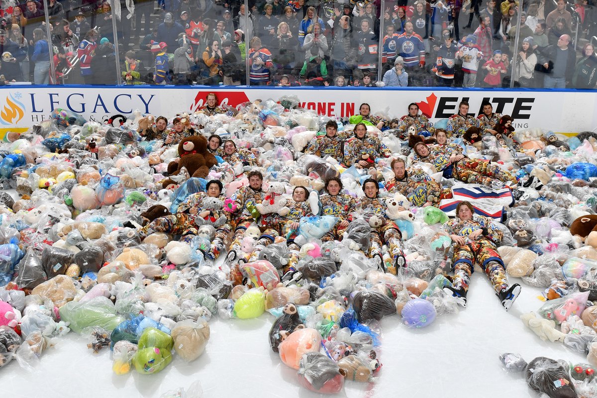 EdmOilKings's tweet photo. The numbers are in! With the help of our amazing Oil Kings fans, we raised 14,729 bears for @SantasAnonymous!! Another beary successful @TheBrick  Teddy Bear Toss in the books! 🧸❤️ https://t.co/9NT1JLxQPf