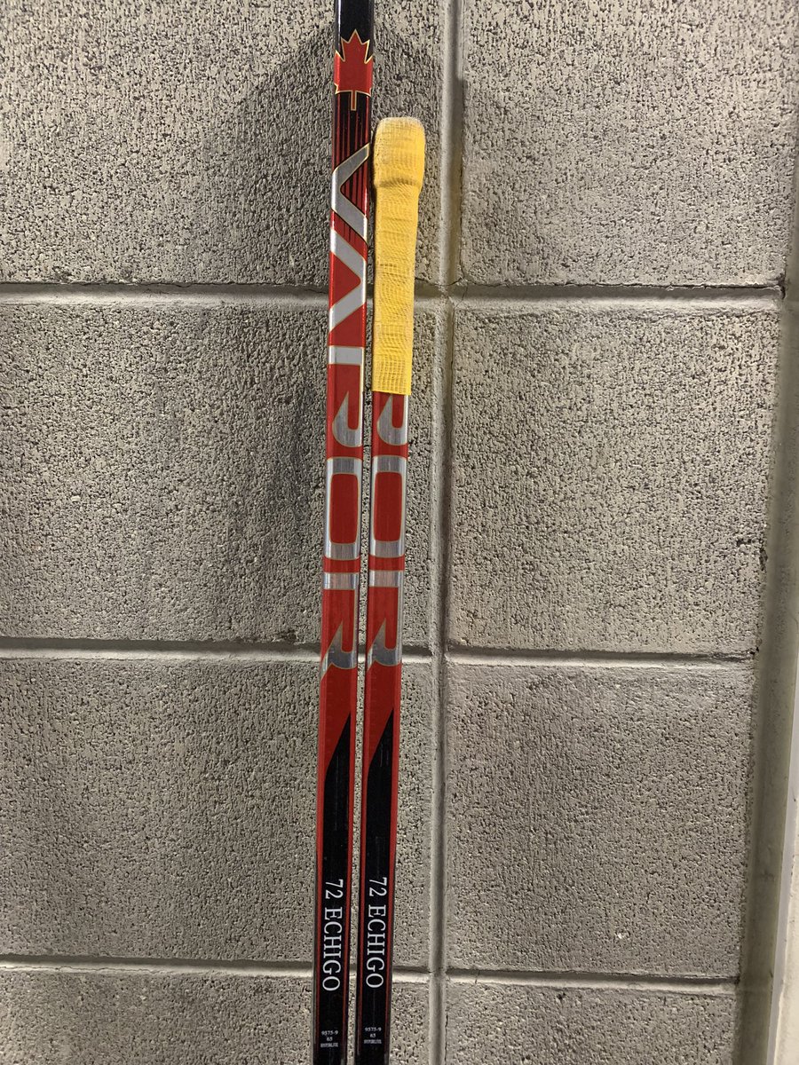tomoya_echigo's tweet photo. New stick🏒
🇨🇦CANADA🇨🇦 color
#北海道ワイルズ
#アイスホッケー
#カスタムスティック
#グリップも黄色に変更
#BAUER
#HYPERLITE2 https://t.co/L4CNCrkimD