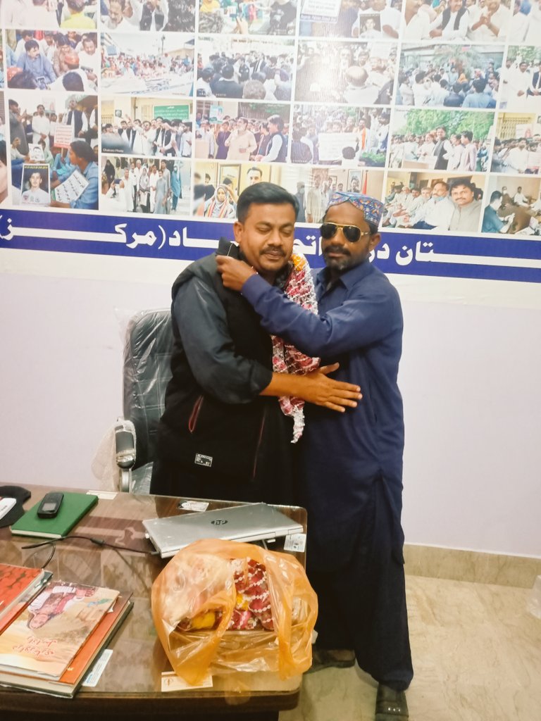 ہیڈ آفس میرپورخاص <a href="/PItehad/">Darawer itehad Pakistan (Reg)</a>
 پاکستان دراوڑ اتحاد کے مرکزی دفتر پر  عوام کی آمد کا سلسلہ جاری ہے
 ورلڈ ھندو کانگریس کی طرف سے بئنکاک تھائلینڈ مین کی جانے والی انٹرنیشنل کانفرنس مین بھترین موقف رکھنے پر مبارکباد دی
<a href="/OfficialDGISPR/">DG ISPR</a> <a href="/BBhuttoZardari/">Bilawal Bhutto Zardari</a>