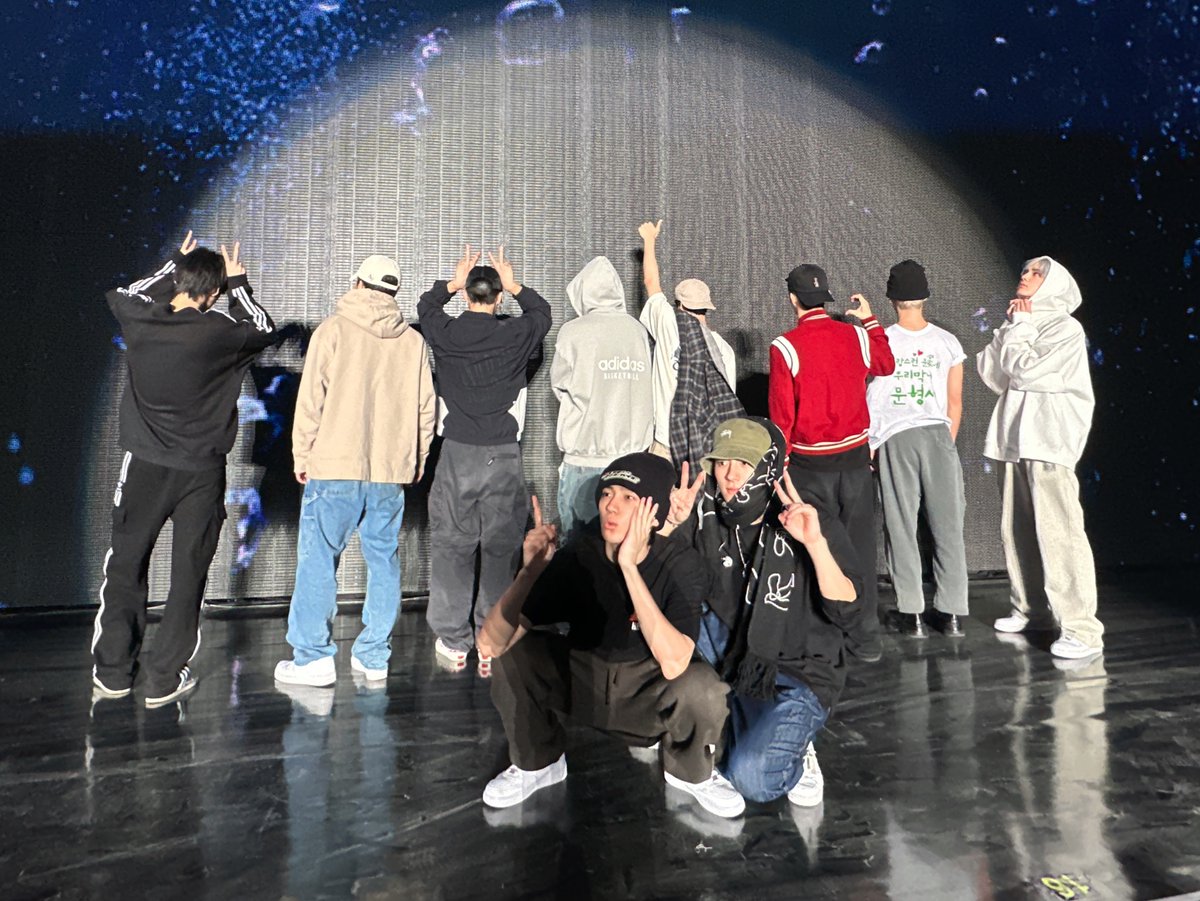 [📸] THE BOYZ 2ND WORLD TOUR : ZENERATION – ENCORE DAY 2🧬

오늘도 함께 응원할 준비되셨나요?❤️‍🔥📢 더비〰️ 이따 만나❣️

#THEBOYZ #더보이즈 #ZENERATION #제너레이션