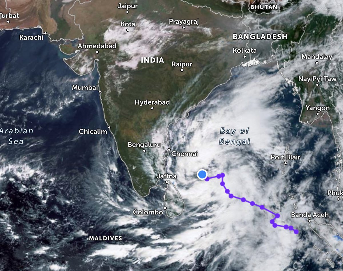 chennaiweather's tweet photo. Guys, believe me, this system is going to be tricky, and more surprises are possible! Wait for updates... https://t.co/45zdFHScB8