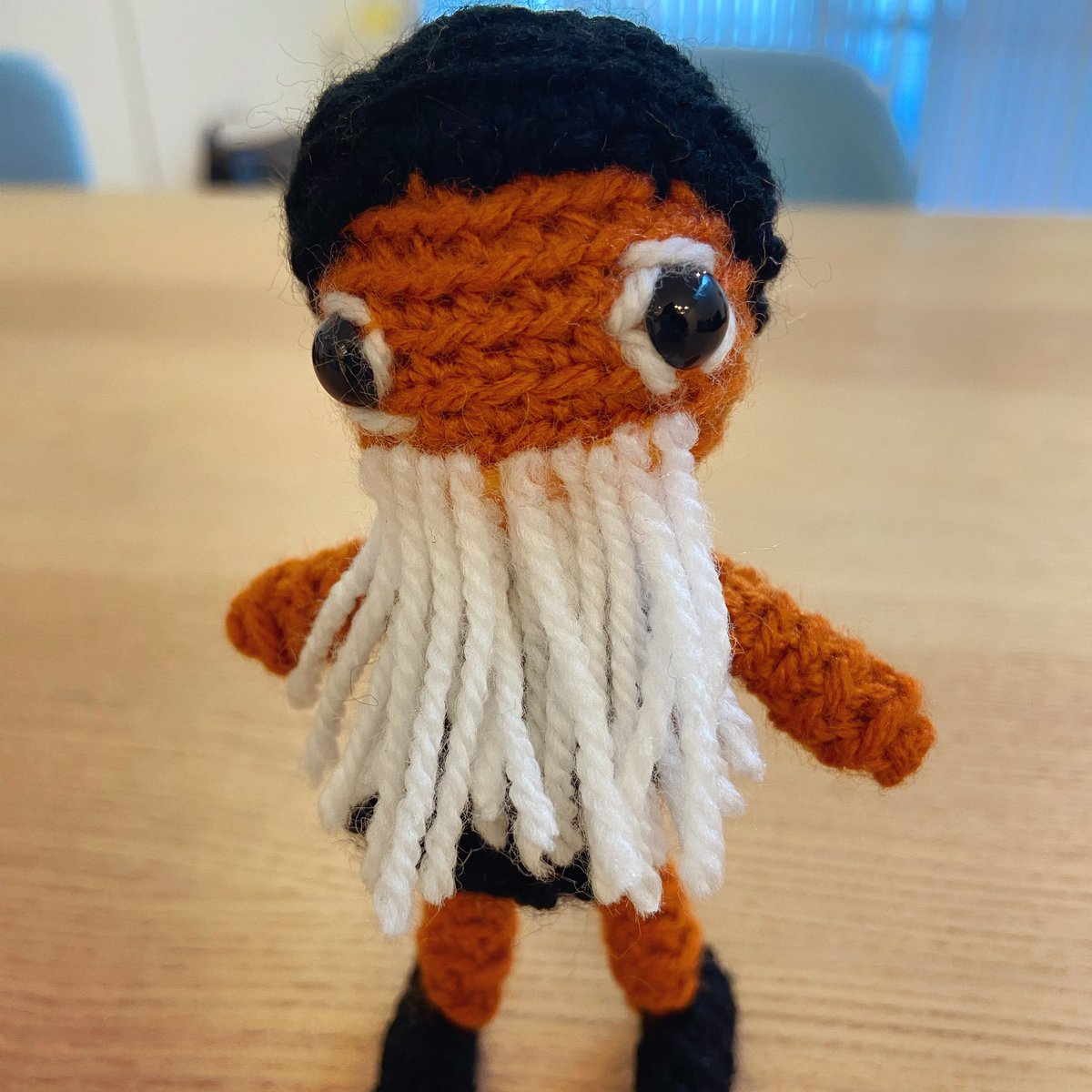 sophluidynamics's tweet image. “Gritty” for @DrTessReynolds — pattern by ChatGPT.
#kindof #whythewhitebeard #almosttheworst #aiamigurumi #sorry @NHLFlyers 🧶 💻 

Next up on the list … “Magpie” for @DrBiancaCapra.