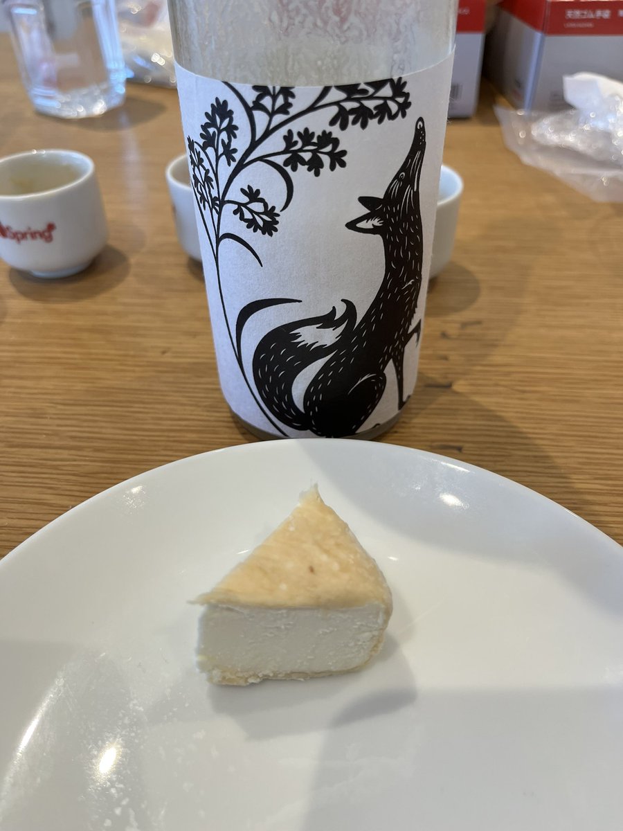 55555555yuuki's tweet photo. どぶろくとチーズ🧀 https://t.co/M8BaxBogYo