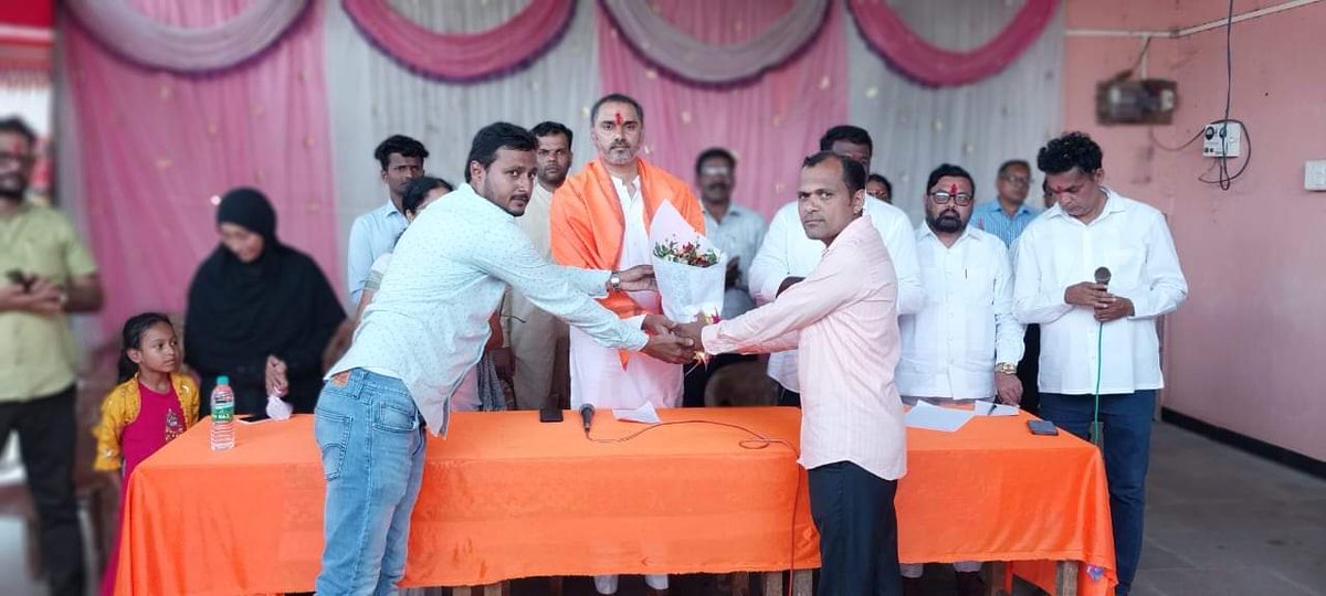 iYogeshRKadam's tweet photo. माझ्या विशेष प्रयत्नांनी भिंगळोली पंचायत समिती गणातील मौजे पिंपळोली, वलौते, लाटवण, पिंपळगांव, कुंबळे येथे विविध विकासकामांसाठी भरीव निधी मंजूर झाला असून या कामांचा भूमिपूजन व उद्घाटन सोहळा माझ्या हस्ते संपन्न झाला. https://t.co/RcoiAN75OS