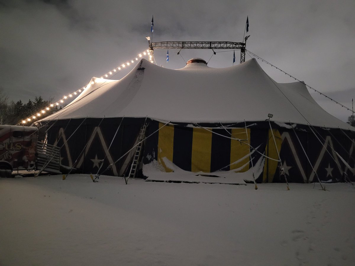 dj_dave01's tweet photo. It is going to be another cold day in the circus. It's Show time, Snow time. https://t.co/MLZe4bRzta