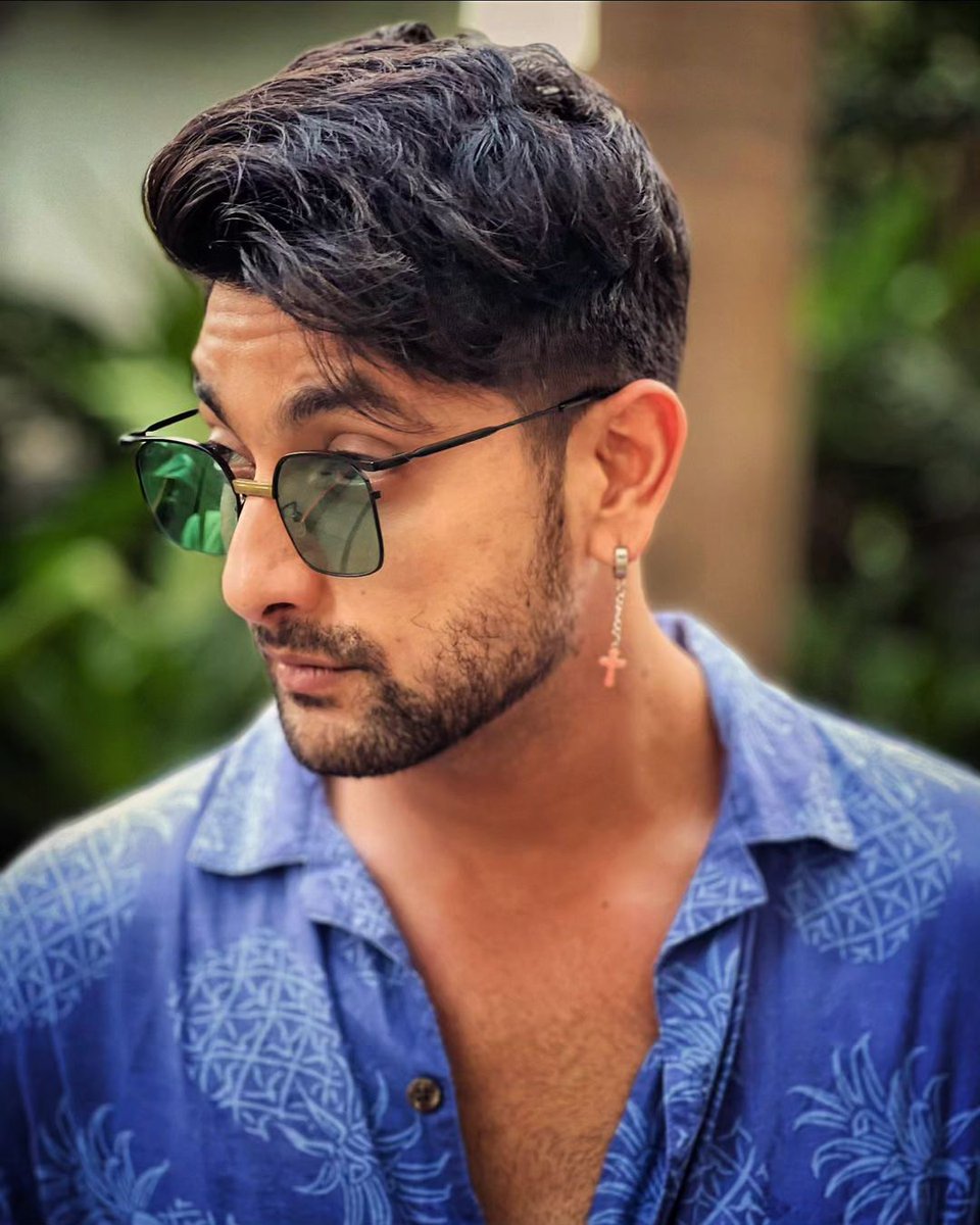 Uma_lakhanii's tweet photo. In all pictures you look so change🤩🔥
Ear piece look so good on you🤧👌

#FahmaanKhan @fahmaankhan https://t.co/vn9Kaajzql