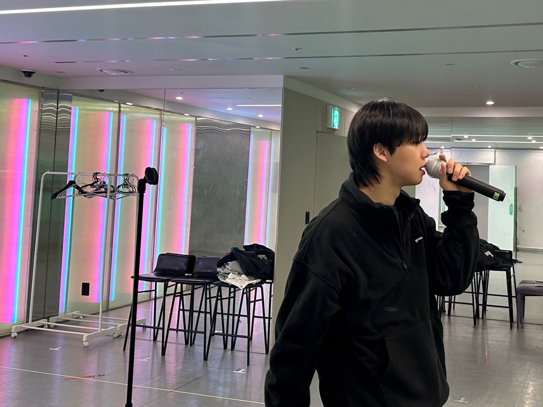LYM_offcl's tweet photo. [📢] 
2023 #LIMYOUNGMIN "BIRTHDAY &amp; CHRISTMAS"

🗓2023.12/25（月）12/26（火）
📍PLUSWIN HALL OSAKA

🎫TICKET OPEN : 23.12.03 12:00~
FAN MEETING : https://t.co/kLcJuMD1Uw
CONCERT : https://t.co/bV5E1Rlf9B

저와 따뜻한 연말 함께 보내요🎄
僕と暖かい年末一緒に過ごしましょう🎄 https://t.co/AaQ5NTvCuE