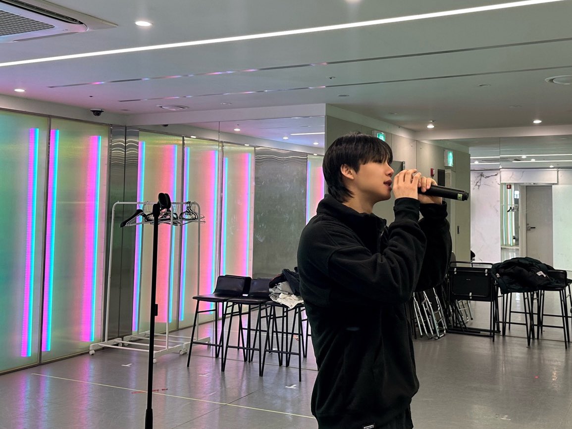 LYM_offcl's tweet photo. [📢] 
2023 #LIMYOUNGMIN "BIRTHDAY &amp; CHRISTMAS"

🗓2023.12/25（月）12/26（火）
📍PLUSWIN HALL OSAKA

🎫TICKET OPEN : 23.12.03 12:00~
FAN MEETING : https://t.co/kLcJuMD1Uw
CONCERT : https://t.co/bV5E1Rlf9B

저와 따뜻한 연말 함께 보내요🎄
僕と暖かい年末一緒に過ごしましょう🎄 https://t.co/AaQ5NTvCuE