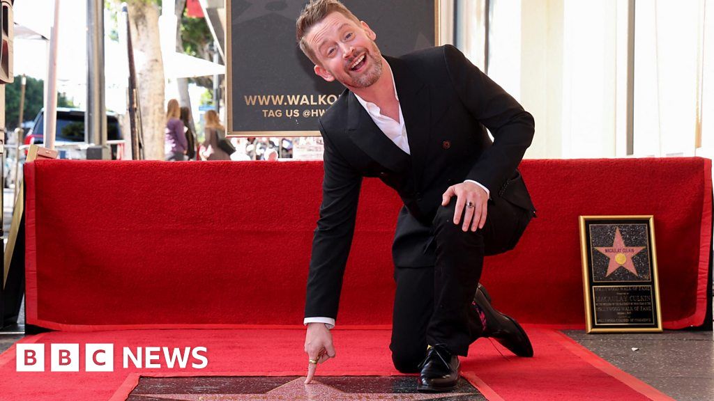 ThechKidaSam's tweet photo. 'Merry Christmas, ya filthy animals!' - Home Alone actor gets Hollywood Walk of Fame star https://t.co/CvSbUDgAY9 https://t.co/34DWWD8ddf