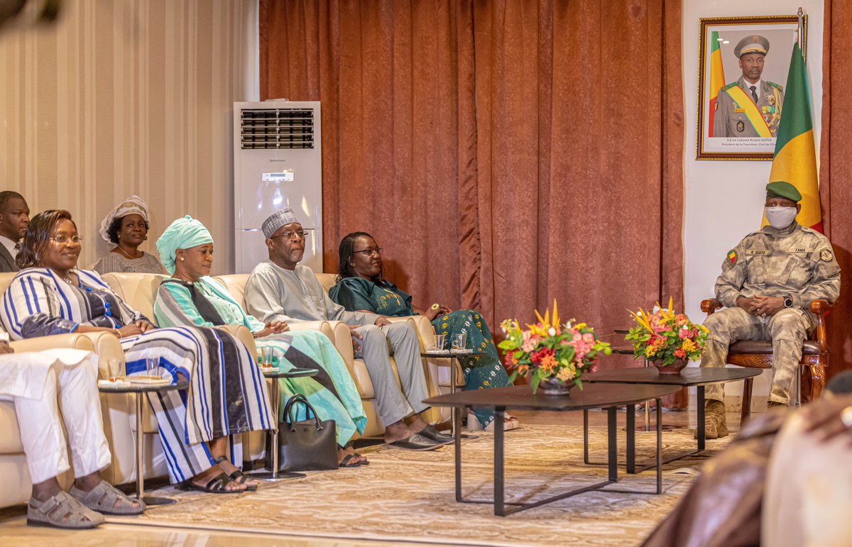 PresidenceMali's tweet photo. #AES Le Chef de l’État, Son Excellence le Colonel Assimi GOÏTA, Président de la Transition, a accordé une audience le vendredi 1er décembre 2023 aux ministres des Affaires étrangères des pays membres de l’Alliance des États du Sahel.
https://t.co/KLTzFD4z9O https://t.co/BuosBOcLX7