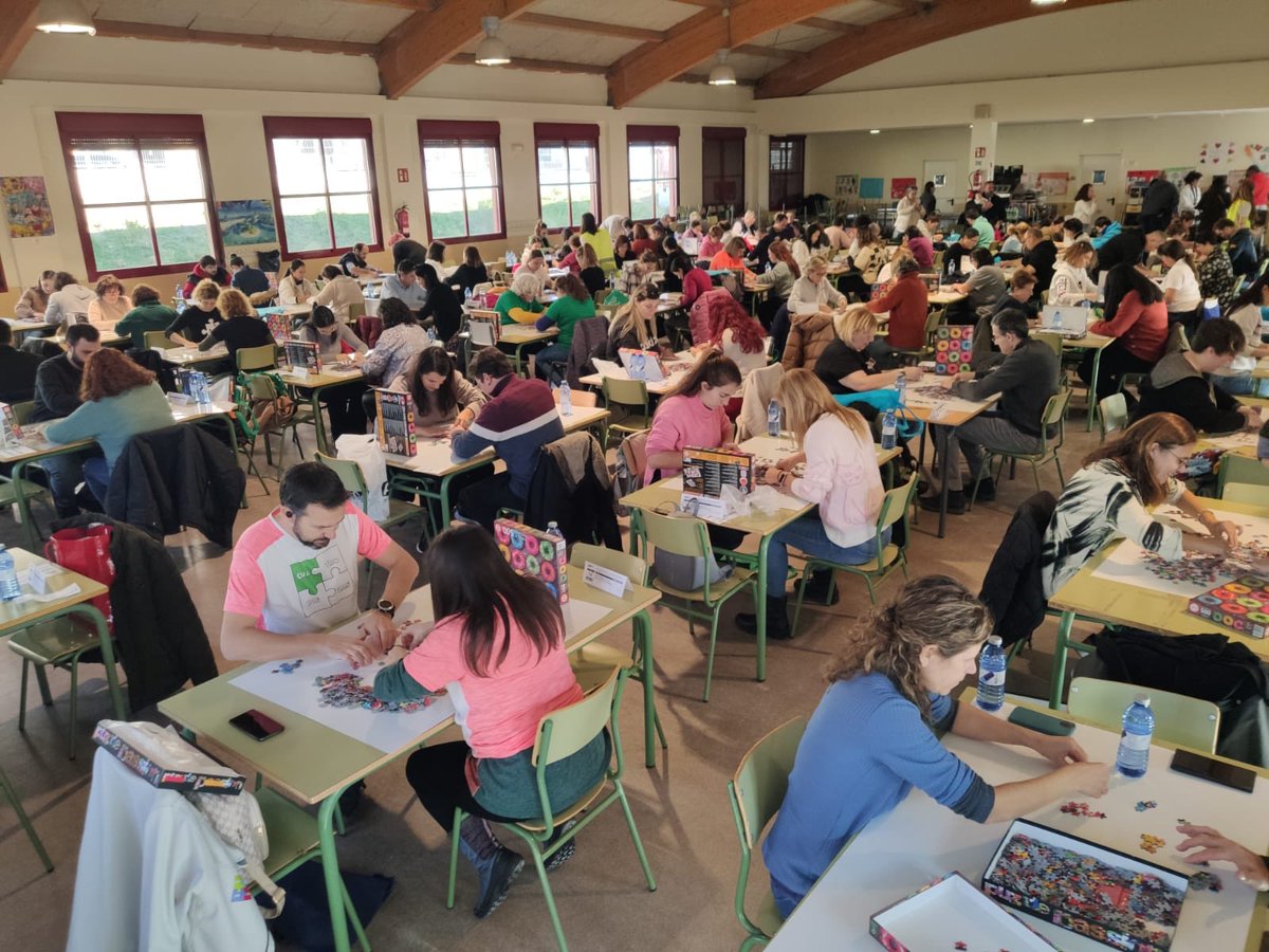 CEIPBACHILLERAL's tweet photo. Hoy disfrutamos en el colegio del IV Concurso de puzzles solidarios en @Alcobendas_ayto. Con más de 400 participantes. Agradecer a Spuzzles y a ⁦@aepuzz⁩ así como a las empresas colaboradoras y al grupo de voluntarios del Grupo Scout Roquenublo. https://t.co/W4NfPmNsk6
