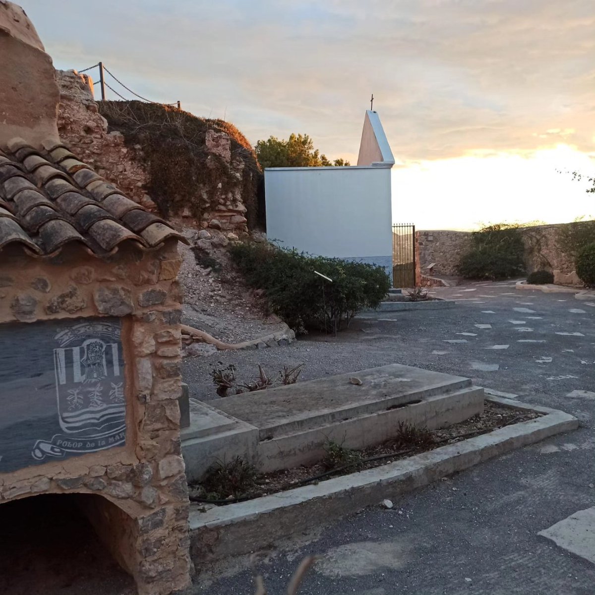 SergioPastorES's tweet photo. CUIDAR y CONSERVAR lo que tenemos 🫶 Esta semana desde Servicios Técnicos se han acometido trabajos de poda y limpieza en la zona de nuestro bonito castillo de #Polop
@AjuntamentPolop
#MejorandoPolop #ActivandoPolop #Polop https://t.co/PbfizwcRN4