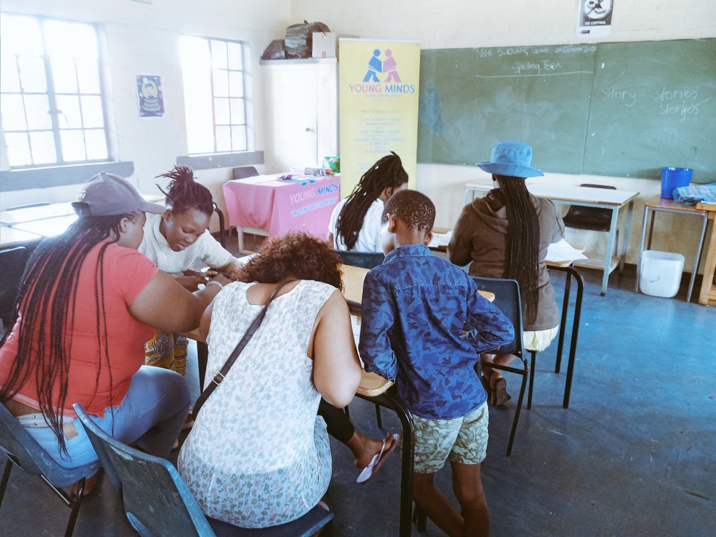 YoungMinds_org's tweet photo. Registration Day for 2024 🤸‍♀️👩‍🎓👨‍🎓💯📚🥳😍🙌🙏

Founder : @BadaZiyanda

#afterschoolprograms #youngmindsgugs #InvestWisely #buildaschool #femaleboss https://t.co/r5pZV02zmm
