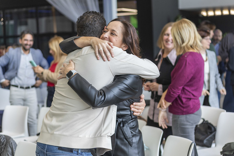 La pasión nos mueve
la valentía hace que las cosas sucedan
Si la pasión y la valentía conectan
para trabajar por la igualdad, lo conseguiremos.
Gracias a todas las personas que participaron #Metamorfosis @evap_bpw en especial <a href="/AndyStalman/">Andy Stalman</a> por hacer posible esta imagen