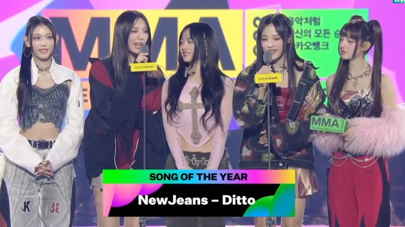 Congratulations to #NewJeans for winning 'Song Of The Year' for ‘Ditto’ at the 2023 MelOn Music Awards 🎉 #MMA2023 #MelonMusicAwards
