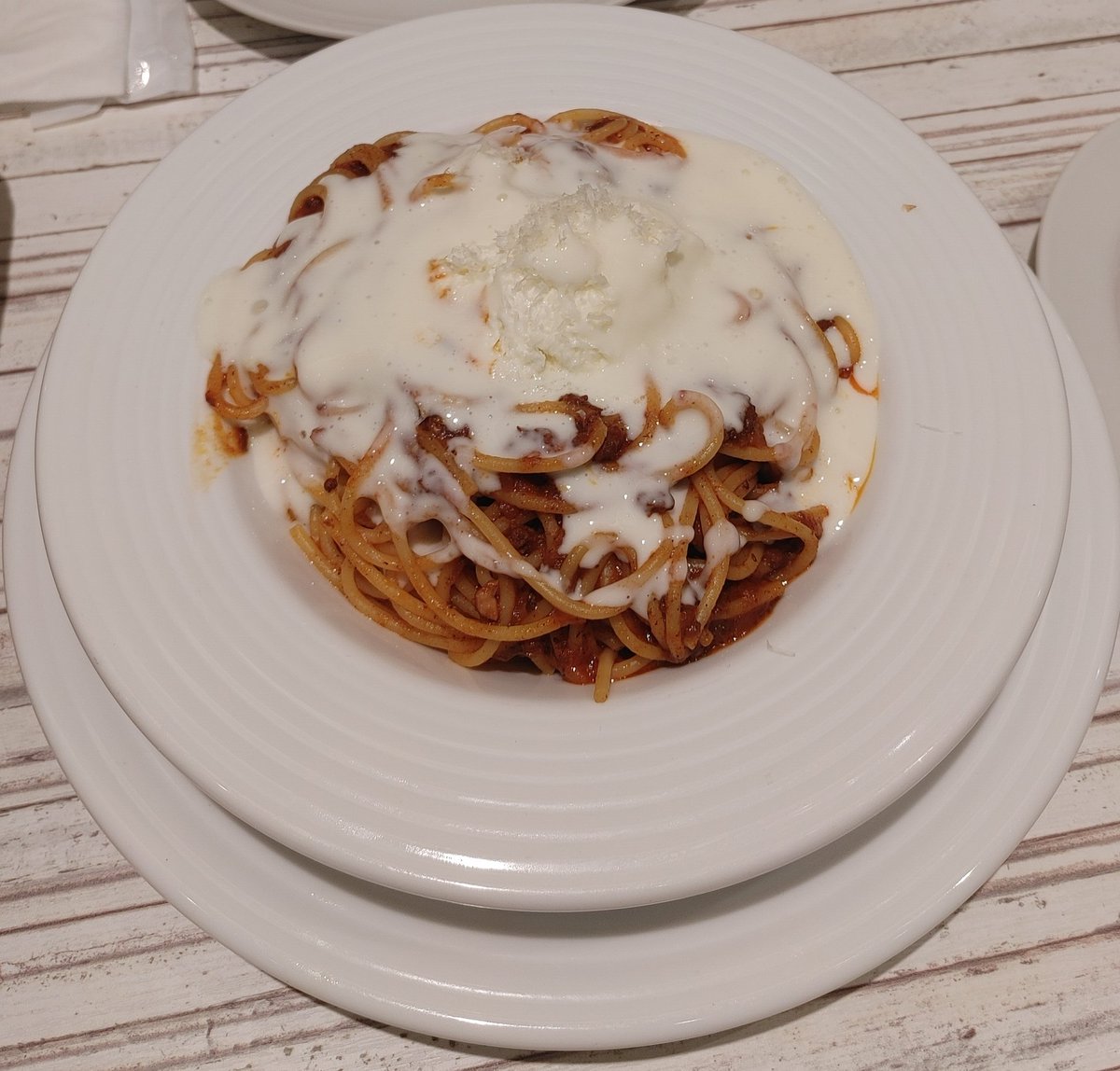 kotoritopochi's tweet photo. 2200円の割引クーポン券があったので、夫婦でシェアして食べました。
次回はデザート食べにこよう。
#倶楽部ダイナック
#DYNAC
#北海道イタリアンアンドカフェ
#北国とミルク
#浦和パルコ
#しばれ生ハムとルッコラのカッテージチーズピサ
#自家製バタークリームの白いミートソース https://t.co/xJyVkTrq9h