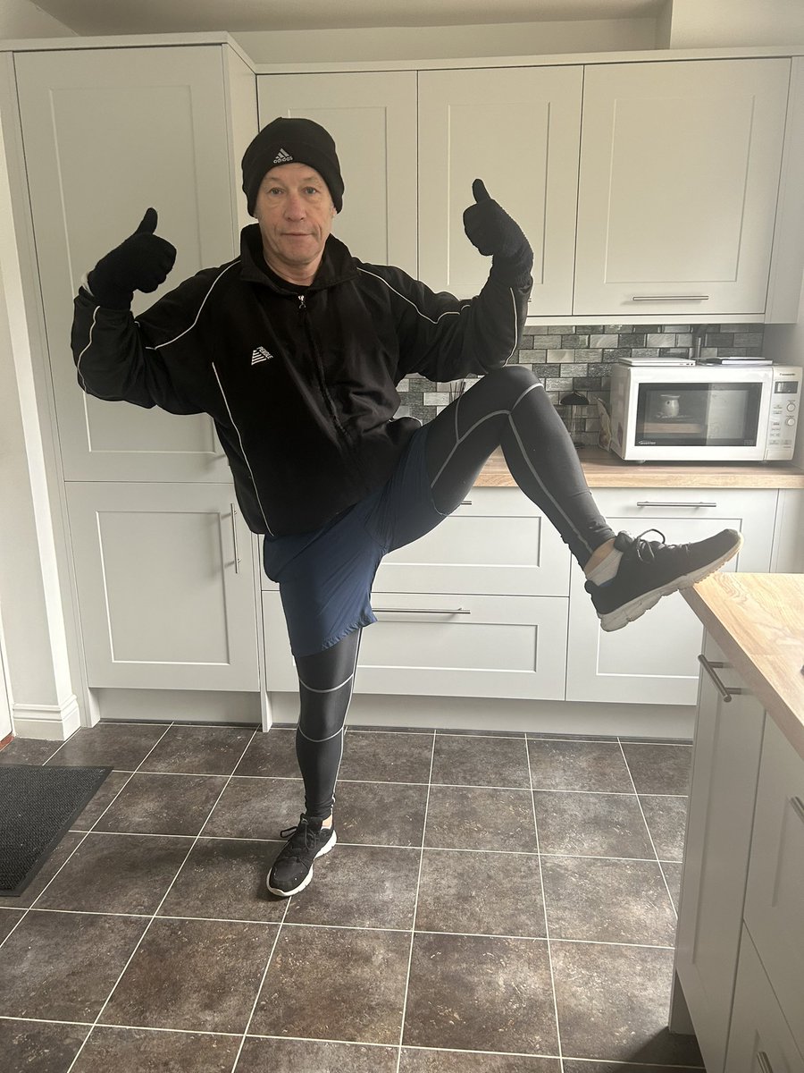 IanPople1's tweet photo. The first frosty run of the winter.
Come on ladies, form an orderly queue…
#countrysiderun #frostyrun https://t.co/jHpNuui3DT