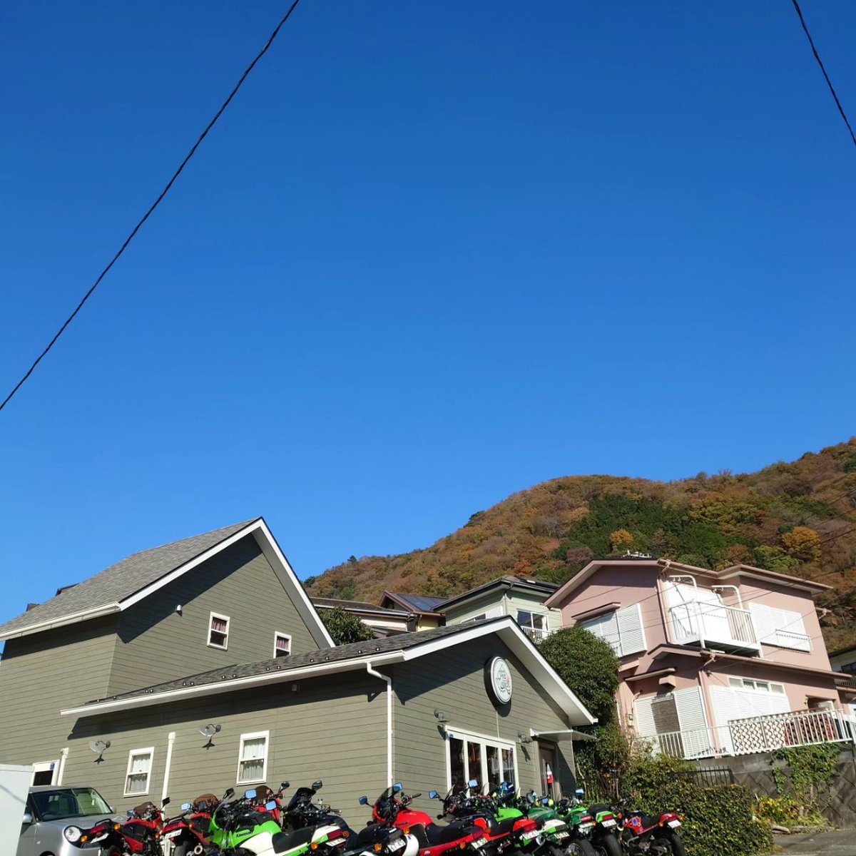 masatoshiichih1's tweet photo. GPZ900Rミーティング参加の皆様、本日はありがとうございました。楽しい時間を過ごせた事を感謝いたします。
そして、マスターお疲れ様でした。美味しいコーヒーとピザご馳走様でした。Tシャツは宝物にします

帰りにキーホルダーとステッカーを買い忘れたのが心残り｡ﾟ( ﾟஇωஇﾟ)ﾟ｡
 #RedMeteor https://t.co/aM6gY7F2UP