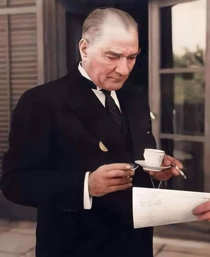 1950 DEN SONRA İKTİDARI ELE GEÇİREN SAĞ İKTİDARLAR, 'ATATÜRK ULUSÇULUĞU' YERİNE, ABD NİN YÖNLENDİRMESİ İLE 'ÜMMETÇİLİĞİ' YANİ ARAP MİLLİYETÇİLİĞİNİ ÖNE ÇIKARDILAR?! * Bastırdığı kağıt paranın üzerine Bozkurt koyduruyor... * Yakın arkadaşlarına, Bozok, Bozkurt gibi soy isimler…