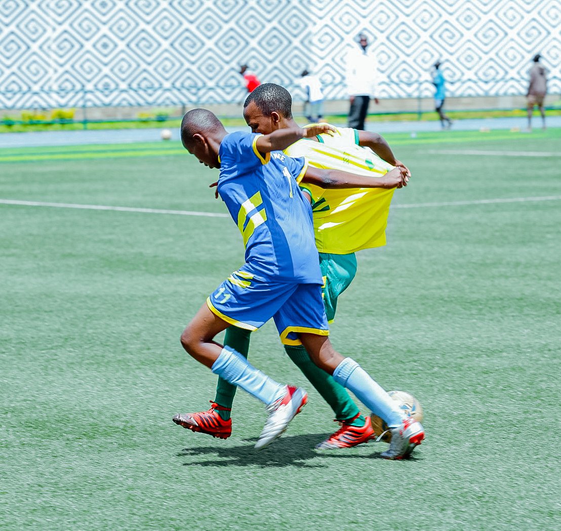 Rwanda_Sports's tweet image. The most talented student athletes from #IsongaProgram across Rwanda are converging in @HuyeDistrict  to showcase their skills in football, volleyball, basketball, handball, athletics, and cycling. [1]