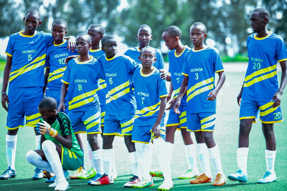 Rwanda_Sports's tweet image. The most talented student athletes from #IsongaProgram across Rwanda are converging in @HuyeDistrict  to showcase their skills in football, volleyball, basketball, handball, athletics, and cycling. [1]