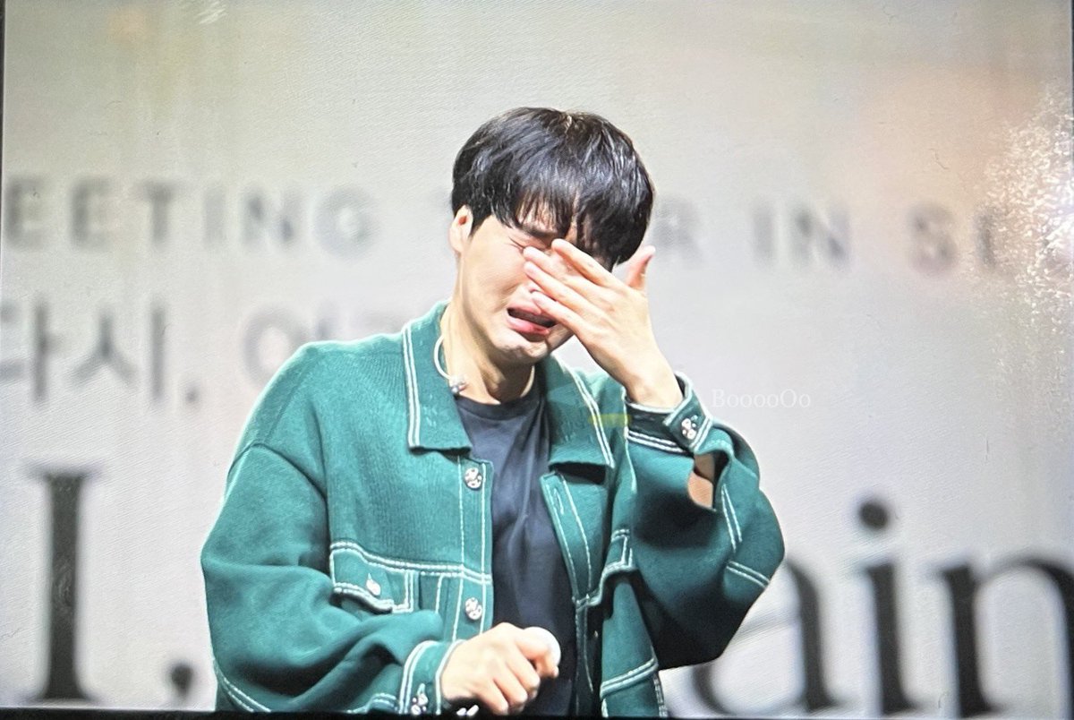 _BooooOo__'s tweet photo. 팬들한테 편지 읽어주고 울컥했는데 팬들 보다가 결국 울음터진 배우 어떻게 안 사랑해,,,, https://t.co/knk9BxDD8E
