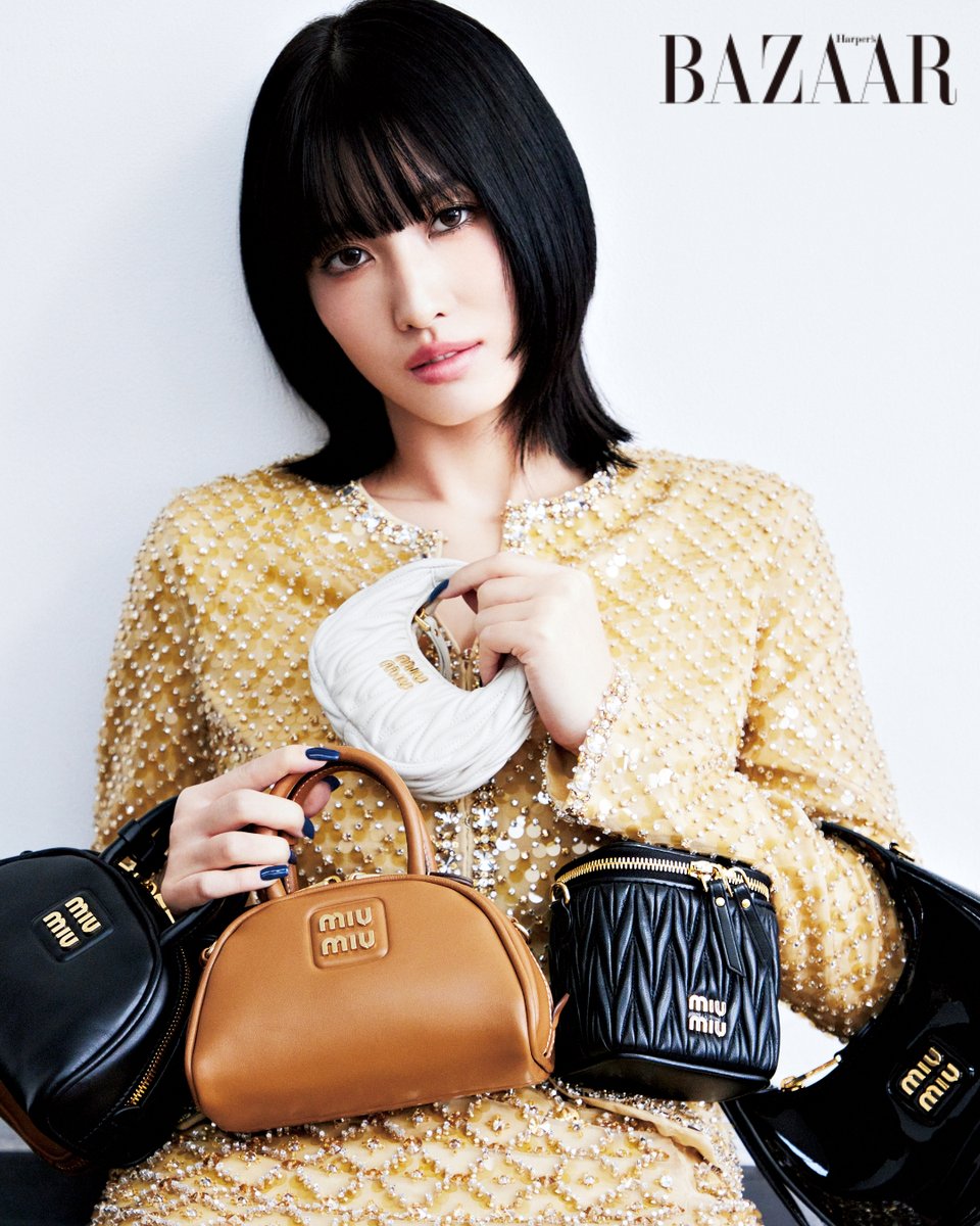 .<a href="/HarpersBazaarJP/">Harper's BAZAAR JP</a> で、MOMOがいざなうホリデーモーメント。

フェスティブなエッセンスをちりばめた、#MiuMiu 最新アイテムをご覧ください。

tinyurl.com/4cmbn5pt

▼#Momo 着用アイテムはこちら
lin.ee/wgGJyKA

Photographs: BUNGO TSUCHIYA

<a href="/JYPETWICE_JAPAN/">TWICE JAPAN OFFICIAL</a> #japan