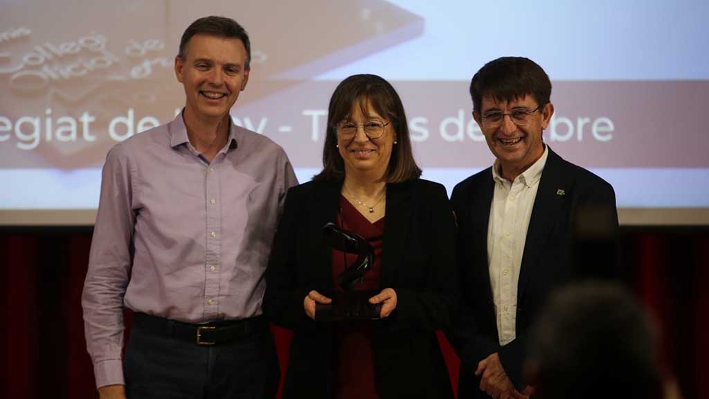 🏆🏥 La nefròloga de l'Hospital de la Santa Creu de Jesús, Teresa Compte, rep el premi COMT Antonius Musa

📷 LA NOTÍCIA: setmanarilebre.cat/la-nefrologa-d…

<a href="/universitatURV/">Universitat Rovira i Virgili</a> <a href="/salutcat/">Salut</a> <a href="/PerePaTa/">PerePaTa</a> <a href="/victorferrando/">Victor Ferrando 🎗</a> <a href="/mncsls/">Mònica Sales 🎗</a> <a href="/eva_marro/">Eva Marro</a> <a href="/JessEMD1/">Jesús EMD</a> <a href="/terresebre/">comte no operatiu</a> @icsebre <a href="/JordiJordanEbre/">Jordi Jordan</a> @marilleix ...