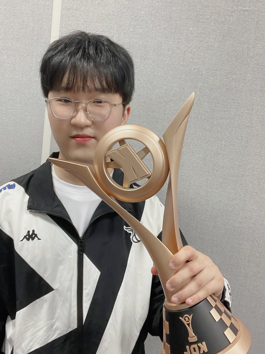KDF_Kartrider's tweet photo. 로얄로더🏆

#GOKDF #KDFWIN #BITEIT #ONTHEGAME https://t.co/7reWxLfMkl