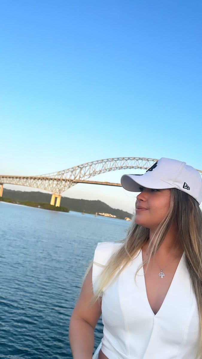 Alexarauz_25's tweet photo. Dicen que si eres panameño alguna vez en tu vida tienes que haber cruzado el Canal de Panamá en barco 🚢🇵🇦
Qué hermoso es Panamá♥️🇵🇦
Aquí iba rumbo hacia el canal📸
#happyalex https://t.co/LuGdxdwfTR