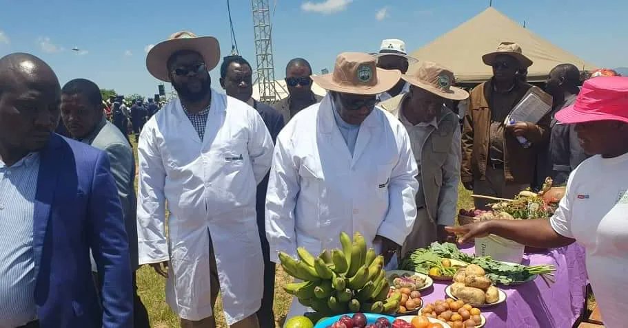 MishMugadza's tweet image. I have joined Acting President General (Retired) Dr Constantino Chiwenga at  Domboritinhira Secondary School in Mutasa, where Dr Constantino Chiwenga  is leading the National Tree Planting Day. 

#TreePlantingDay