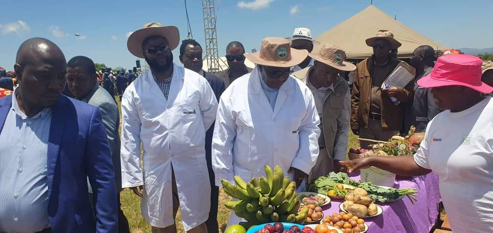 MishMugadza's tweet image. I have joined Acting President General (Retired) Dr Constantino Chiwenga at  Domboritinhira Secondary School in Mutasa, where Dr Constantino Chiwenga  is leading the National Tree Planting Day. 

#TreePlantingDay