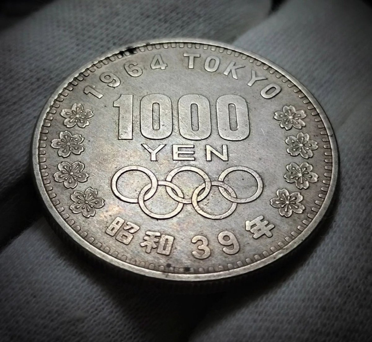 二年前にスペインに送った東京オリンピック千円銀貨　

1964！