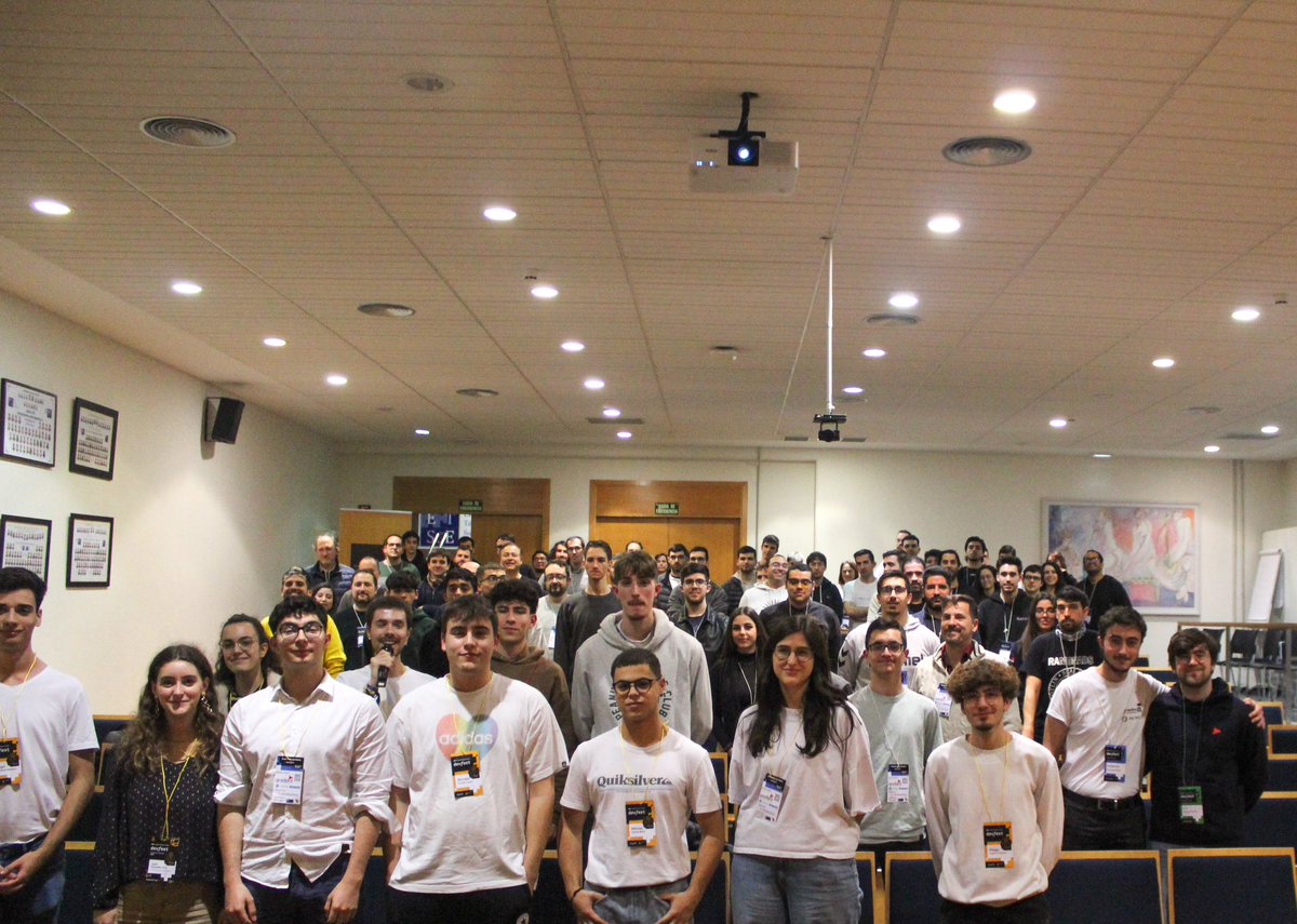 GDGSantiagoES tweet picture